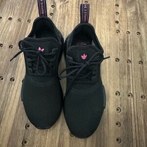 Women’s Black Adidas Athletic Shoes 6.5